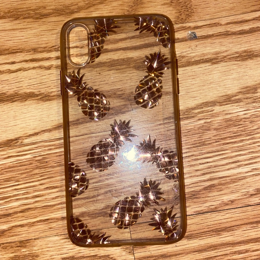iphone XR case with gold pineapples